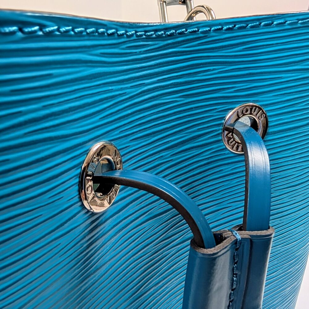 Louis Vuitton Noé BB Bag in Epi Leather with LV Strap and Charm - Picture 10 of 17